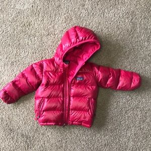 Patagonia girls 18M puff jacket. In great condition and extremely warm!